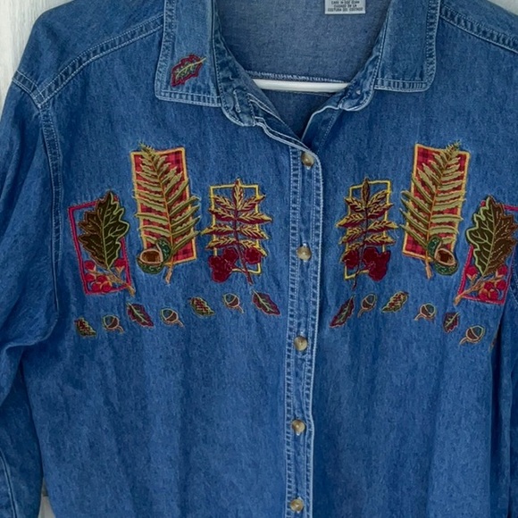 Cabin Creek Women’s Denim L/S Embroidered Shirt Med - Picture 3 of 7